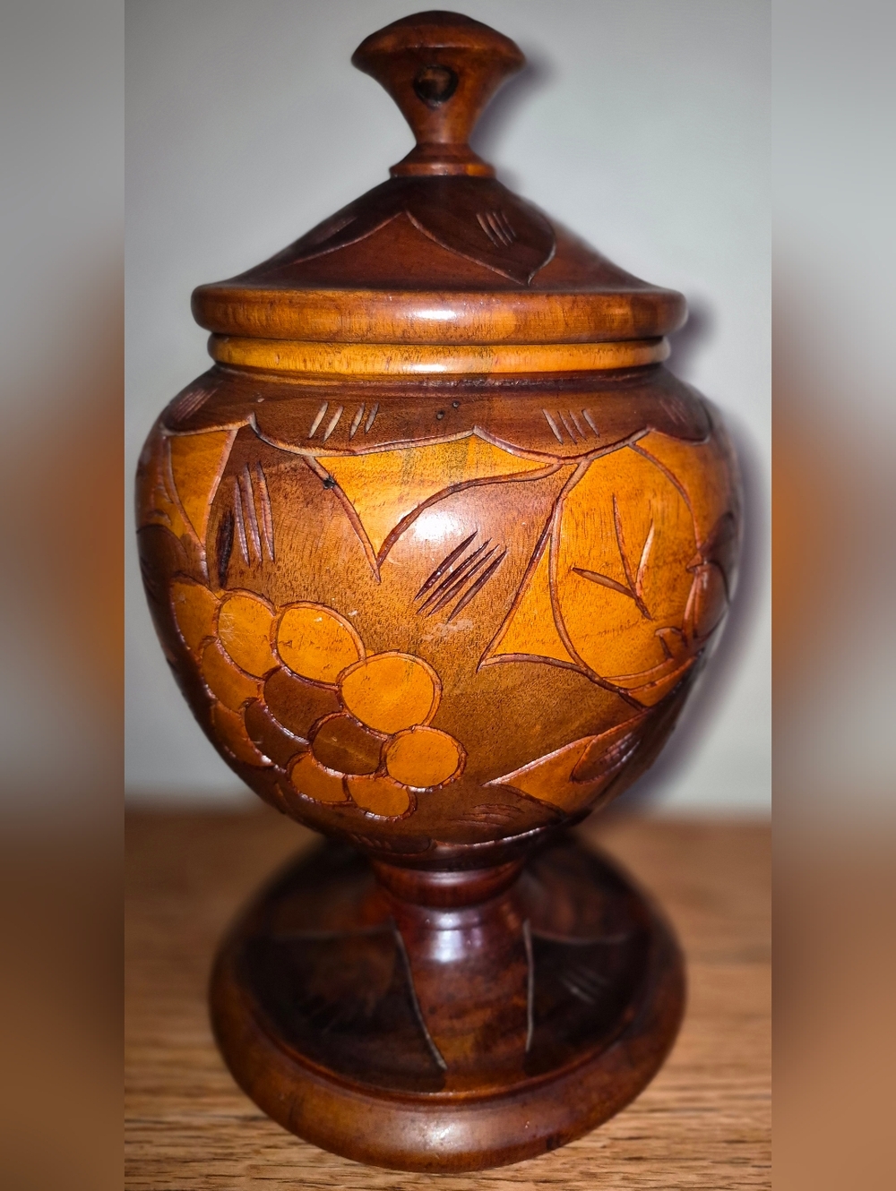 Vintage Hand-Carved Wooden Jar with a pedestal base and lid L, Golk Art - Picture 1 of 5